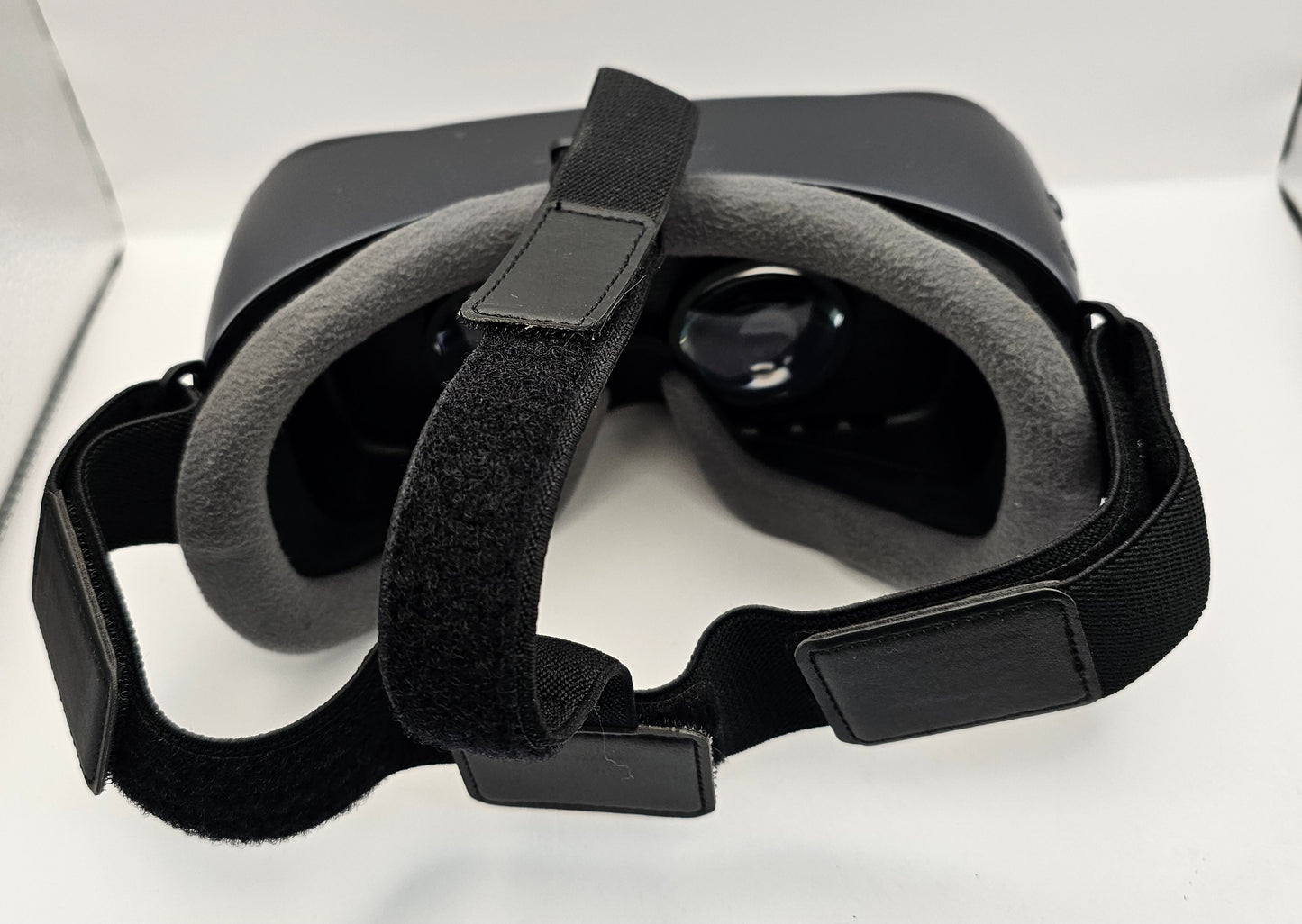 Samsung Gear VR headset with controller