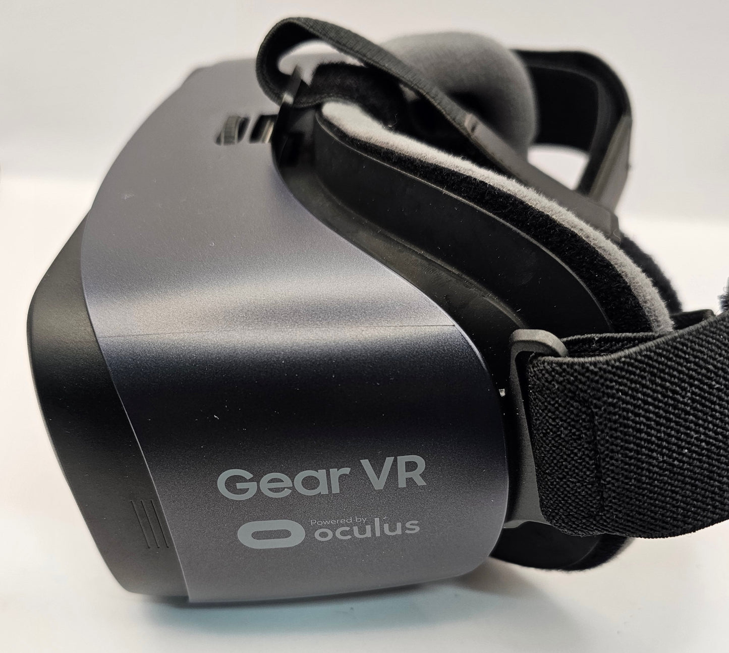 Samsung Gear VR headset with controller