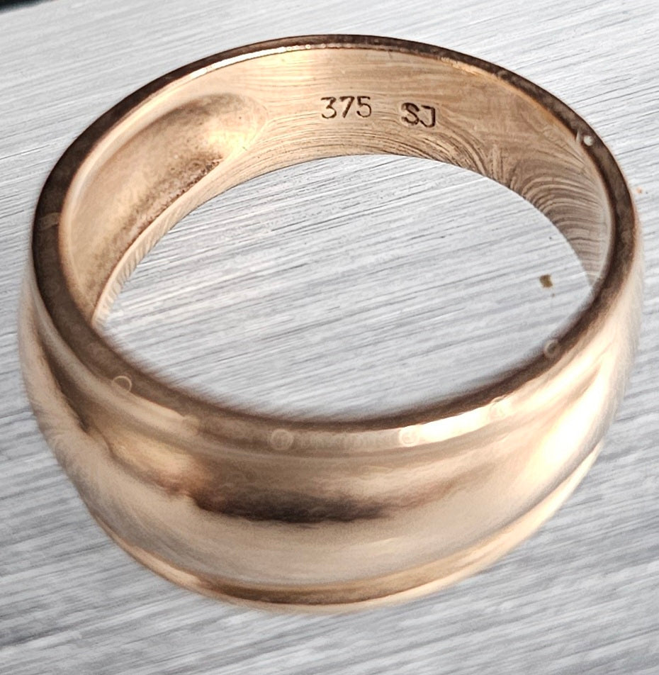9 ct rose gold ring