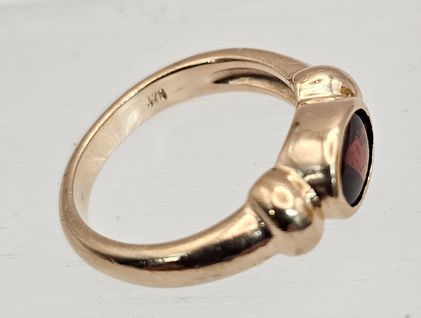 Garnet 9ct rose gold ring