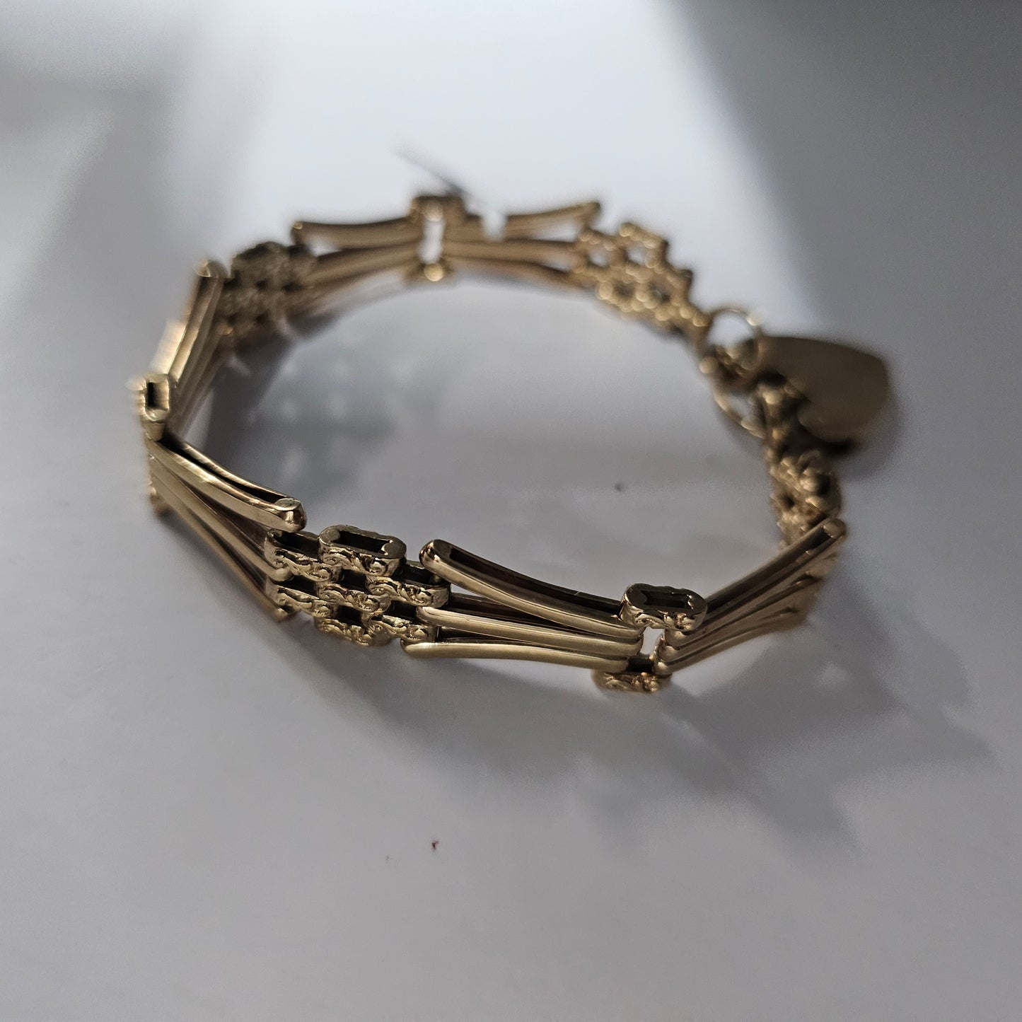Antique 9ct yellow gold gate bracelet