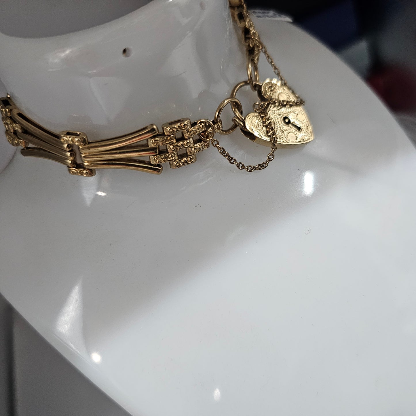 Antique 9ct yellow gold gate bracelet