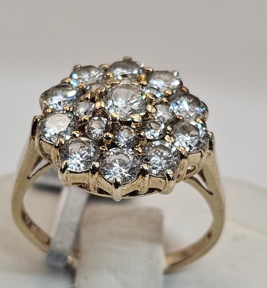 Cubic zirconia cluster 14ct  gold ring