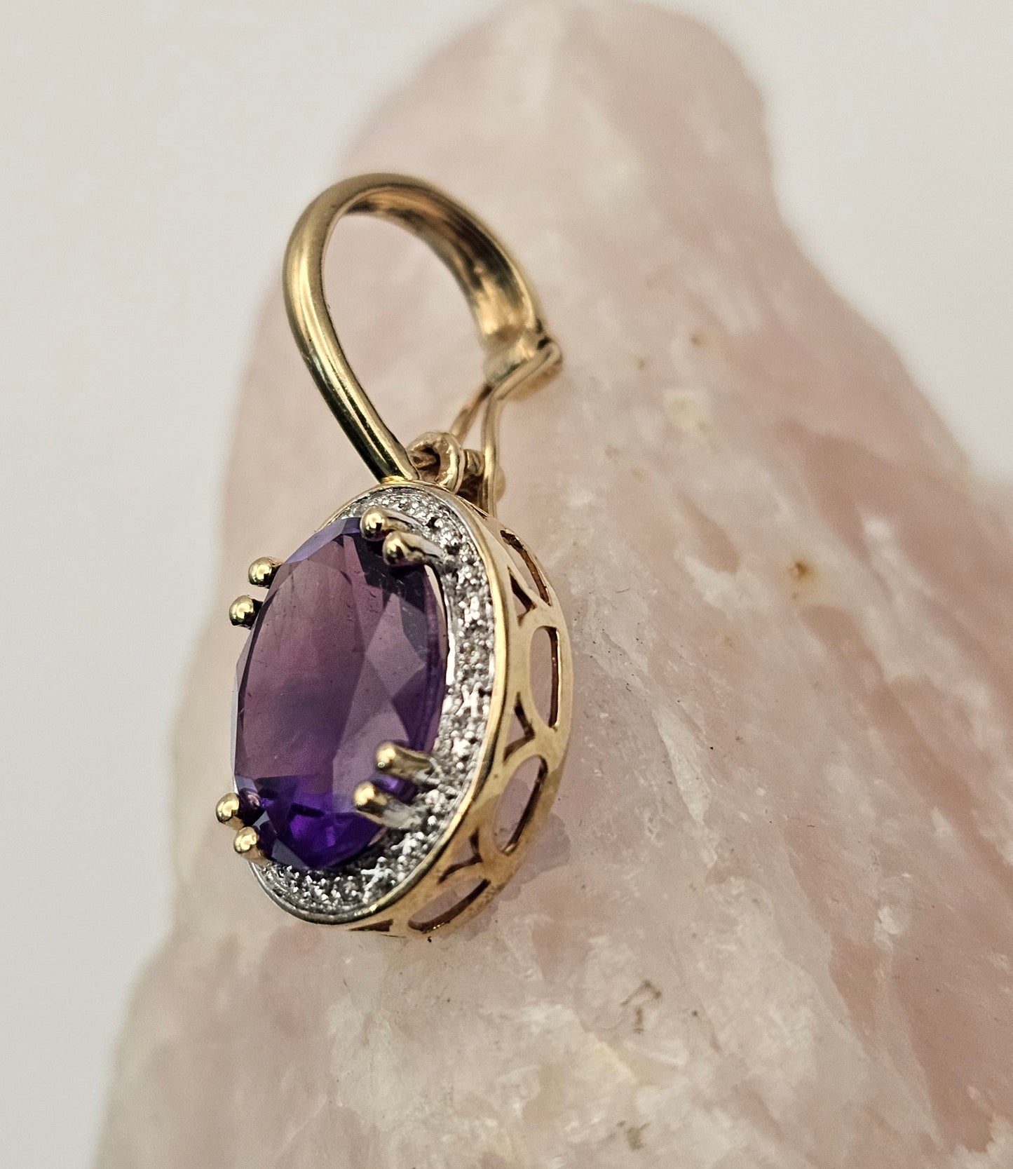 9ct yellow gold amethyst pendant