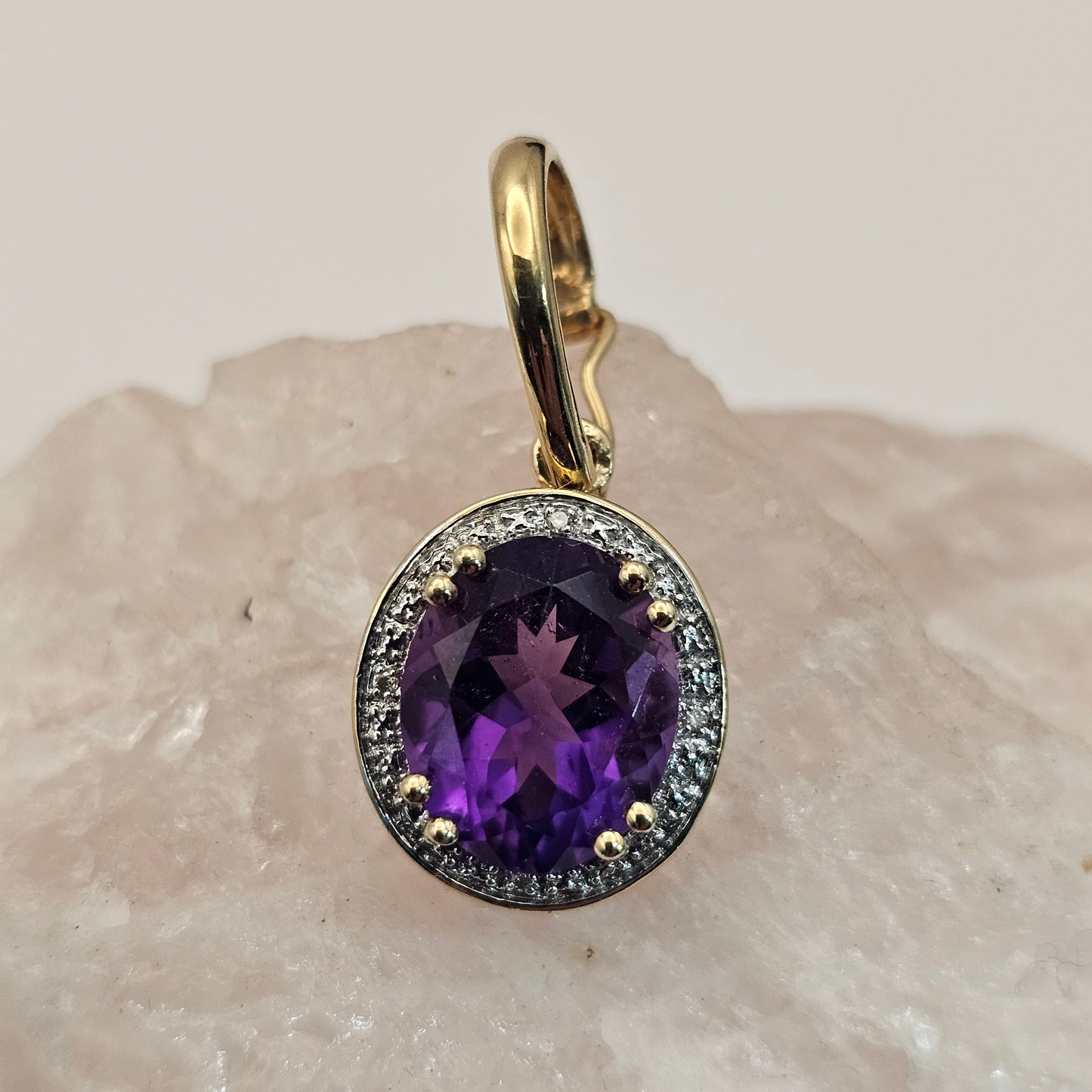 9ct yellow gold amethyst pendant