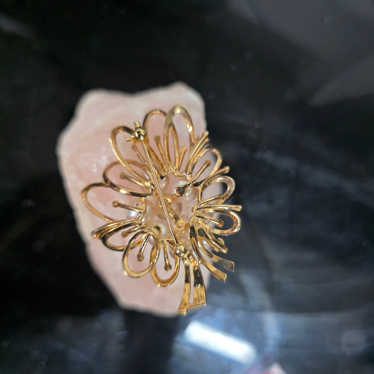 14ct yellow gold pearl brooch