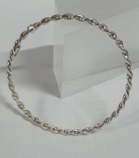 Hollow sterling silver (925) bangle