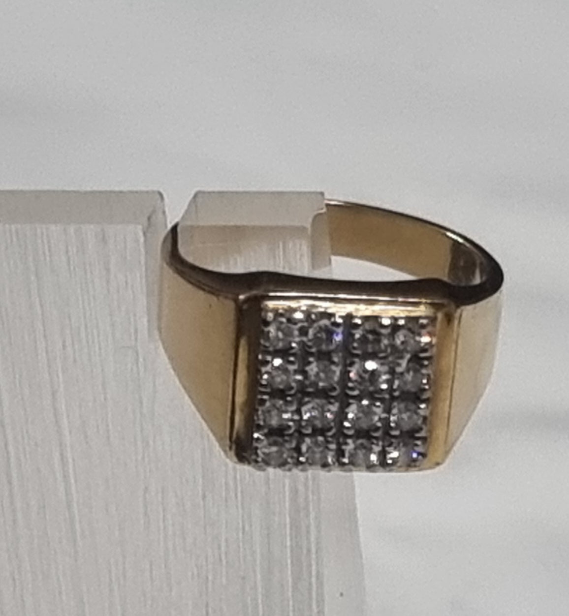 18ct Yellow Gold Mens Diamond Ring.