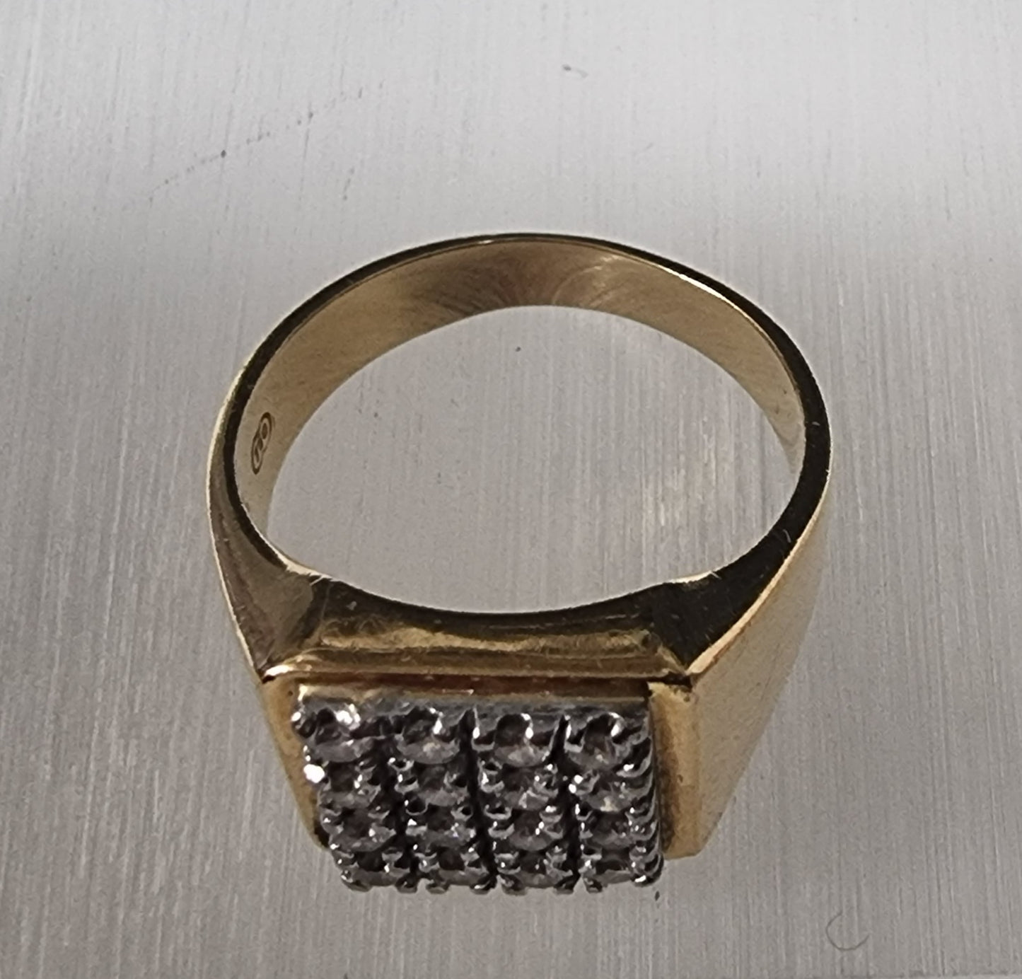 18ct Yellow Gold Mens Diamond Ring.