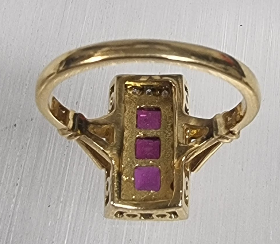 Vintage 18k yellow gold ruby and diamond ring