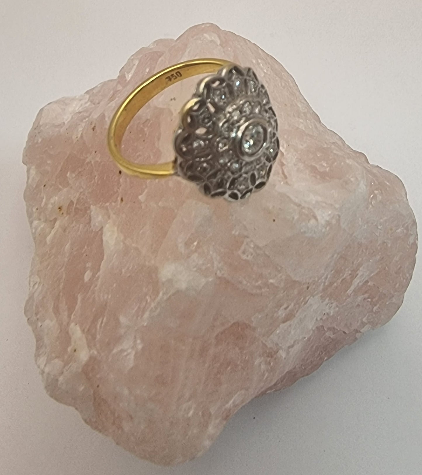 Vintage look clusterd diamond ring 18ct gold
