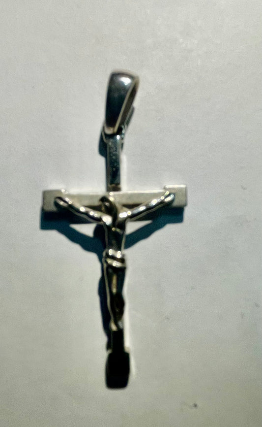 18ct white cross pendant
