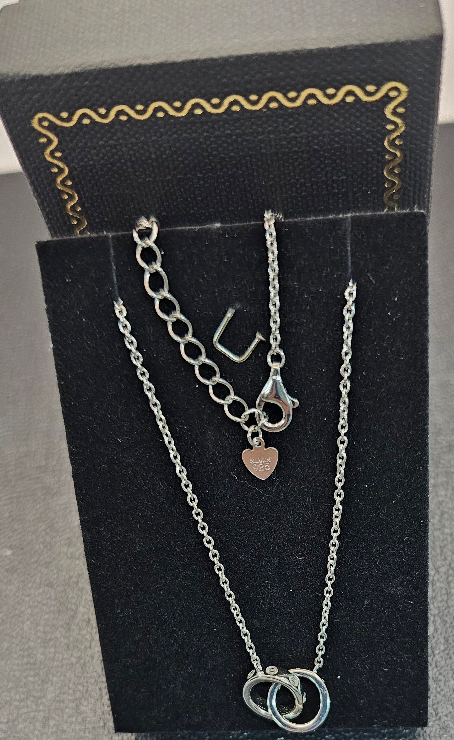 Interlocking love link necklace