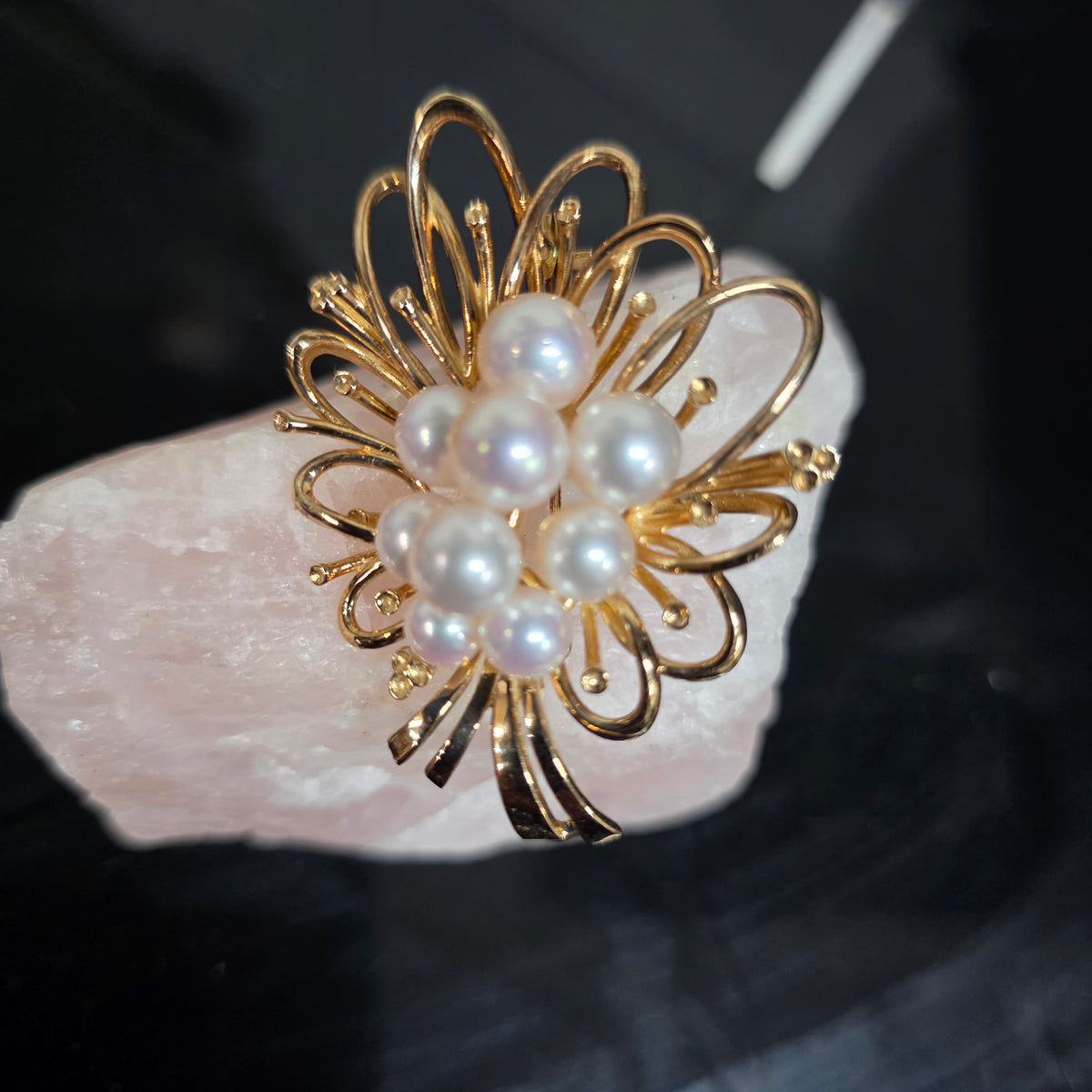 14ct yellow gold pearl brooch
