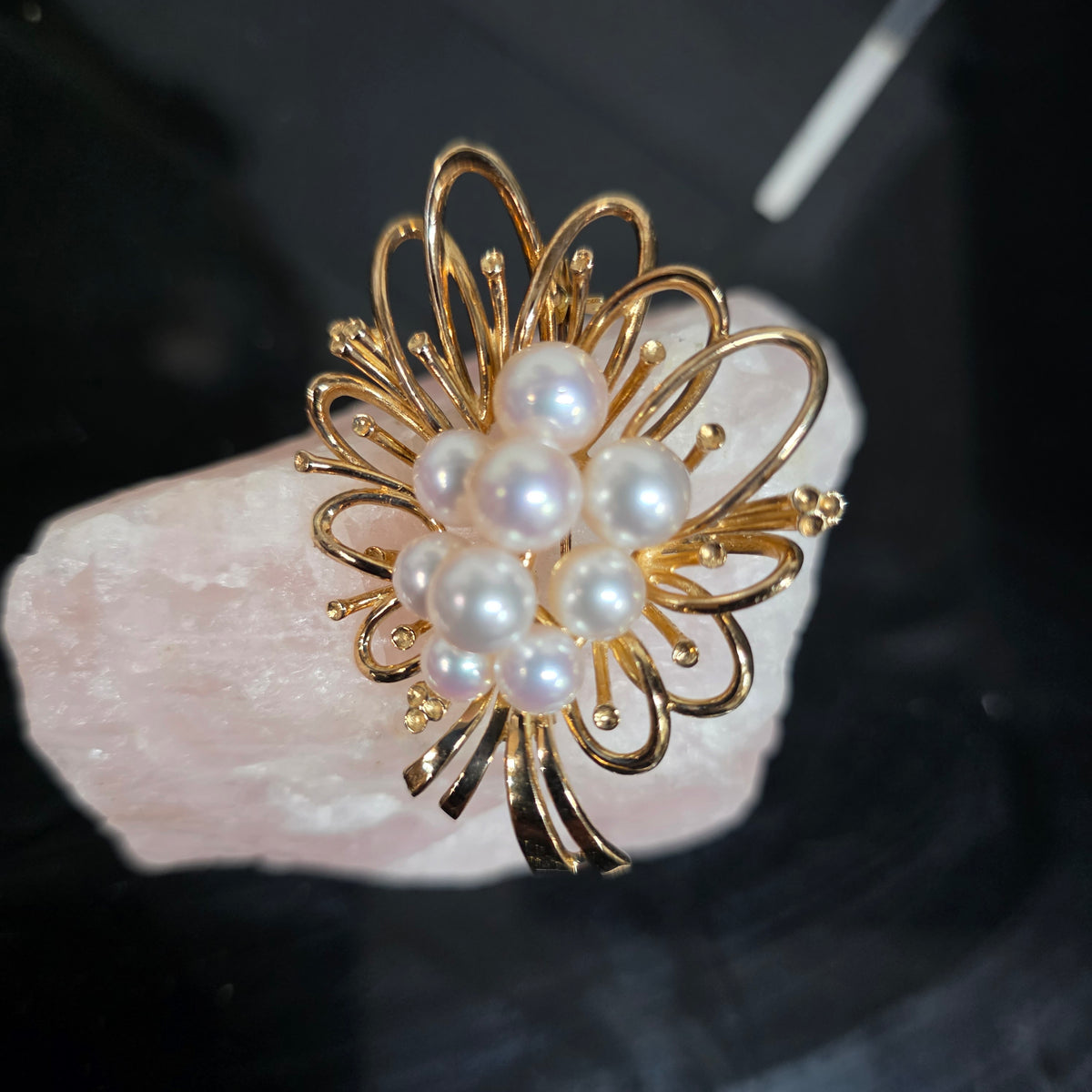 14ct yellow gold pearl brooch