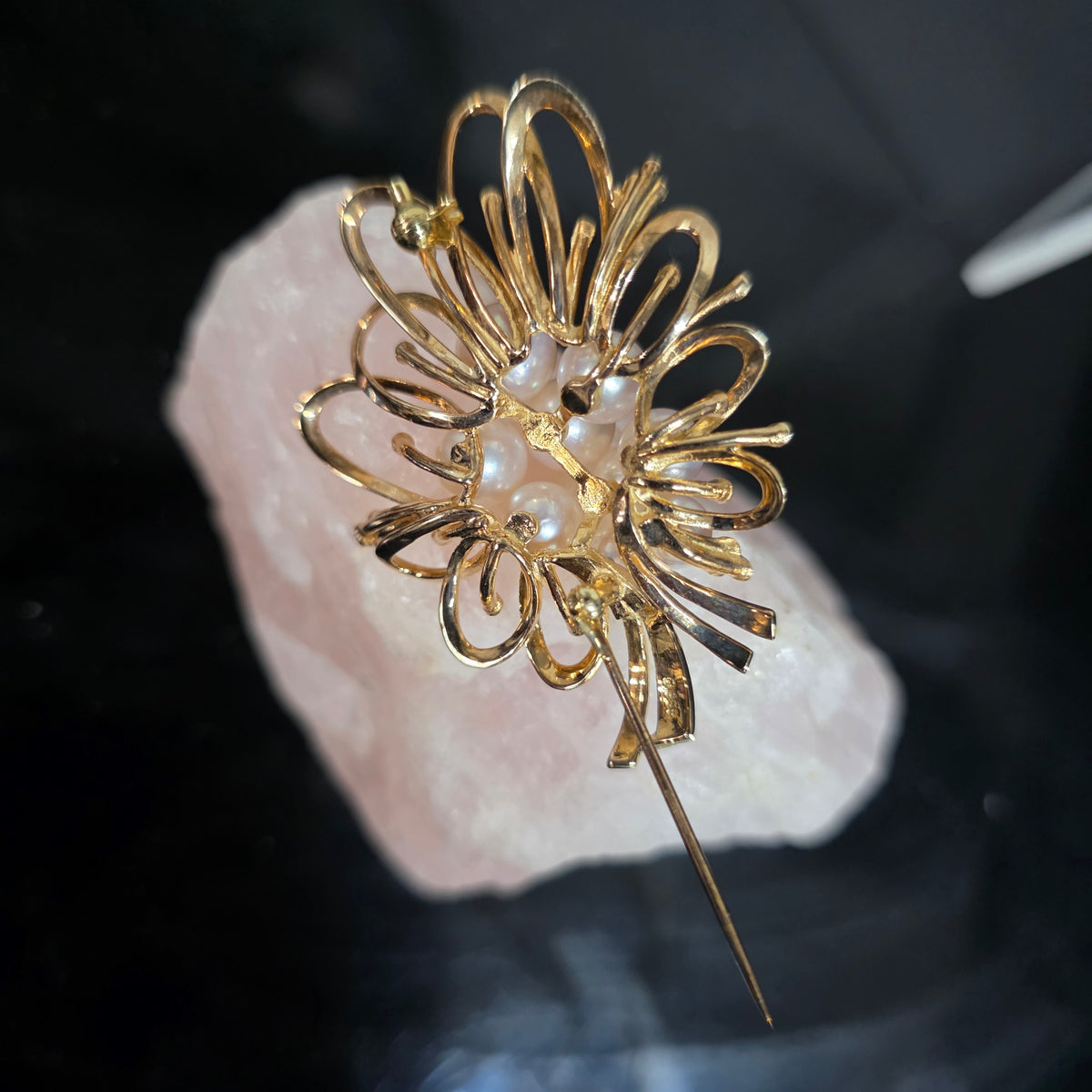 14ct yellow gold pearl brooch