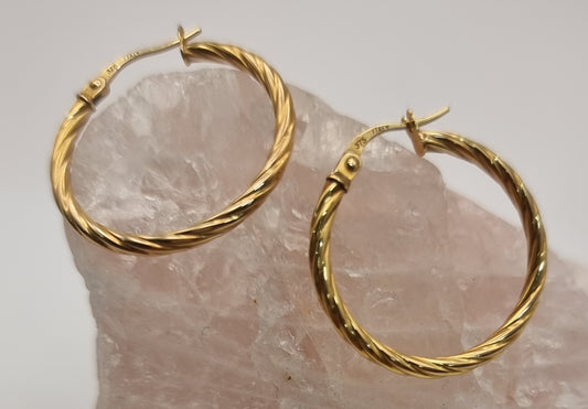 9kt gold hoop earing